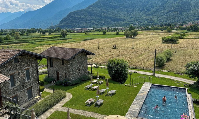 Colico Apartment | Borgo Erbiola Viola Rustico Holiday Apartment with Pool