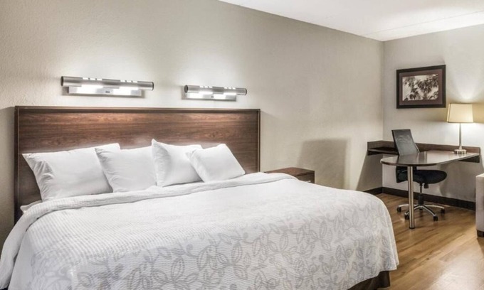 Woburn House | Boston Adventure! Pets Allowed, FREE Parking, Near Liberty Ride Trolley Tour!