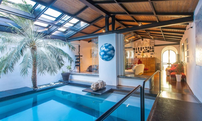 Trastevere Apartment | Botanical Garden, exclusive apartment with swimming pool in the living room, located in .