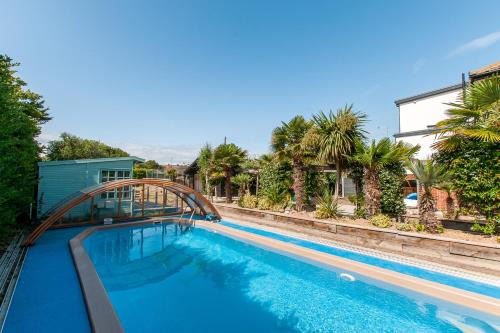 Kingsgate House | Botany Bay Beach House - Heated Pool & Sea Views