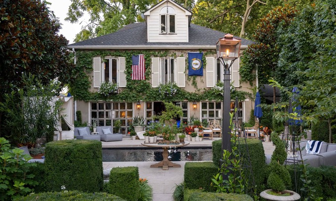 Lexington House | Botherum Carriage House, Garden Lovers Delight