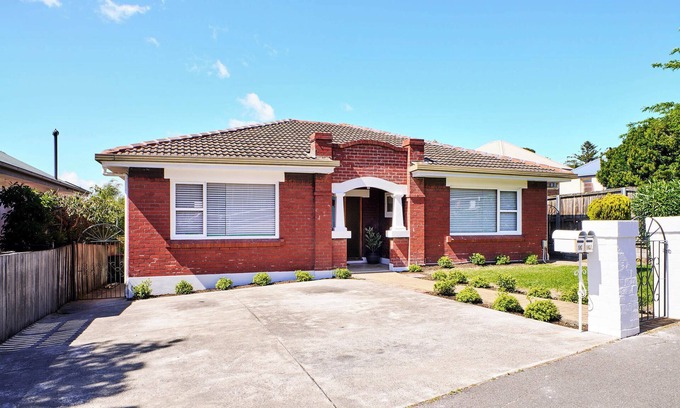 North Hobart House | Boujee on Burnett - Has all the charm that North Hobart has to offer!