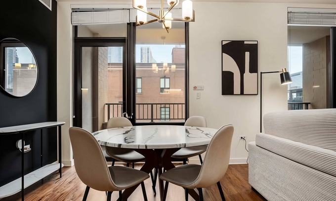 Near North Side Apartment | Boulevard Stays | 5 Minutes to Magnificent Mile and River North