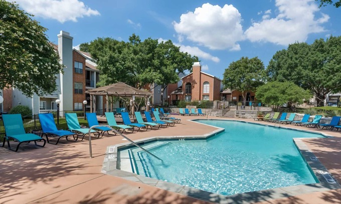 Irving Apartment | Boulevard Stays | peaceful 1BR apartment with pool, gym, and free parking 03
