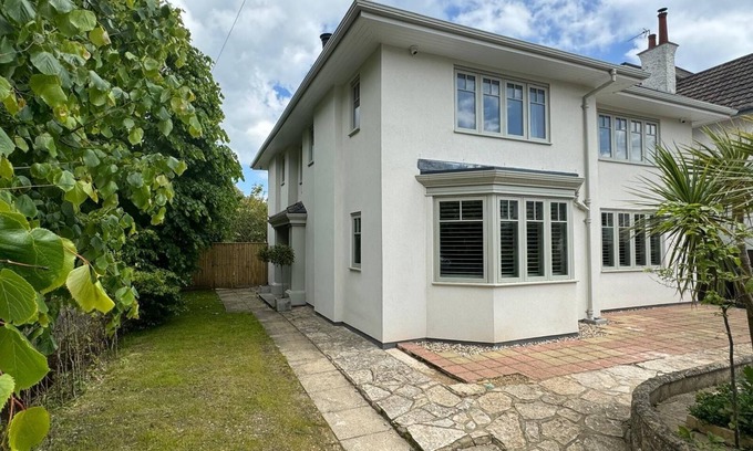 Bournemouth House | BOURNECOAST: DETACHED MODERN SIX BEDROOM HOUSE NEAR SANDY BEACHES/SHOPS - HB6228