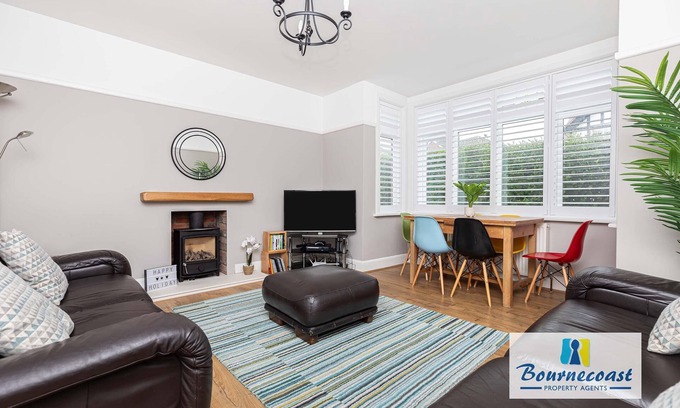Boscombe Apartment | BOURNECOAST: Flat in fantastic location 500m from clifftop with garden - FM9582