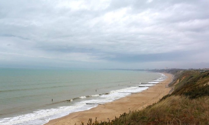 Southbourne Apartment | BOURNECOAST: MODERN HOLIDAY FLAT WITH FANTASTIC SEA VIEWS - SANDY BEACHES-FM6128