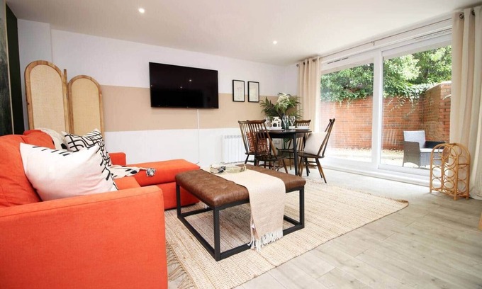 Bournemouth City Centre Apartment | Bournemouth beach apartment-Sleeps6/Garden