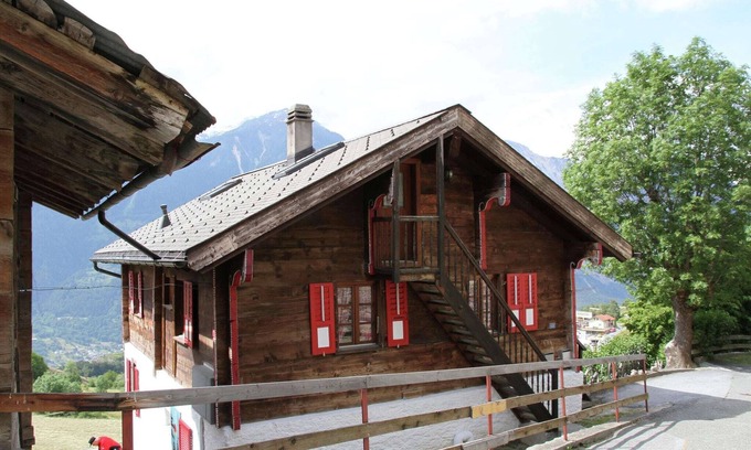 Erschmatt Apartment | Boutique Apartment in Valais with Balcony