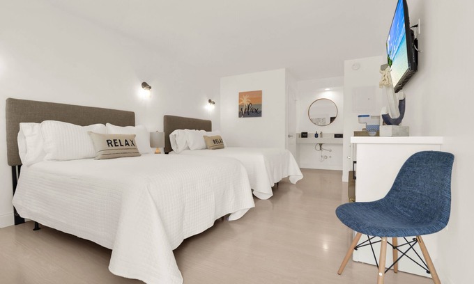 Deerfield Beach Hotel | Boutique Hotel 2 double beds with POOL, LOCATION! 1 block to BEACH/Restaurants