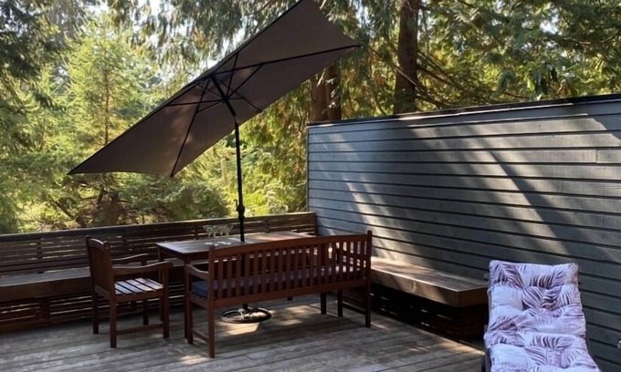 Bowen Island House | Bowen bay getaway studio loft Lisence #00000865