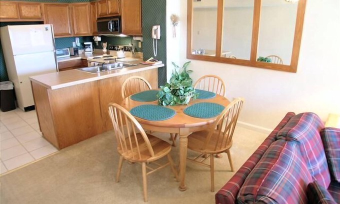 Davis Condo | BR248-Pool! Close to all ski areas and Canaan Valley Attractions!