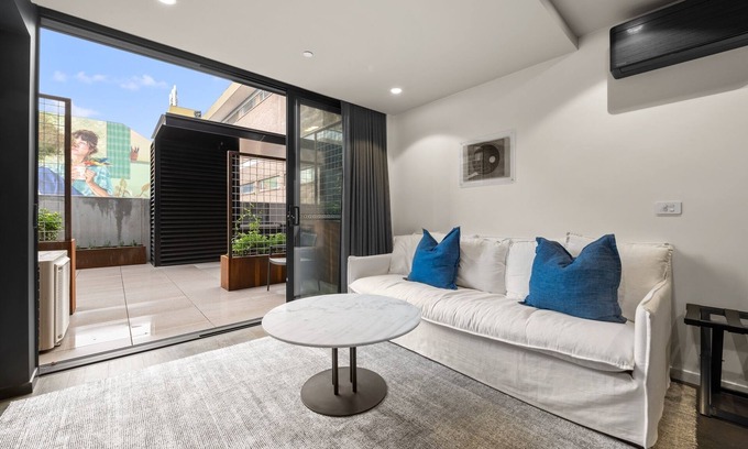 Braddon Apartment | Braddon Studio: Parking & BBQ