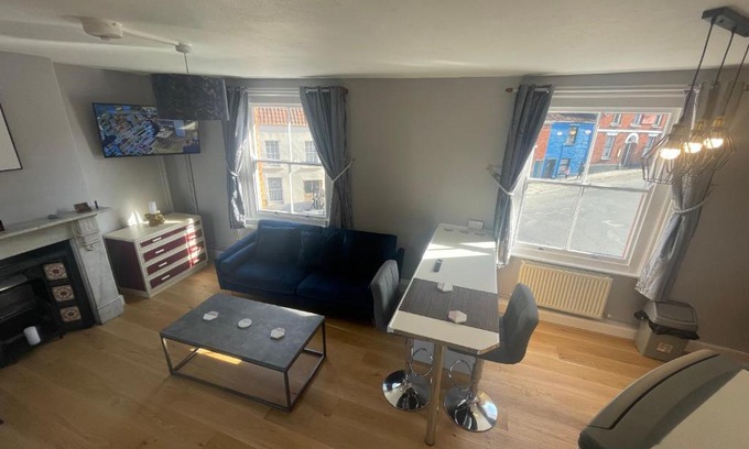 Glastonbury Apartment | Brady’s Glastonbury beautiful pad great location!