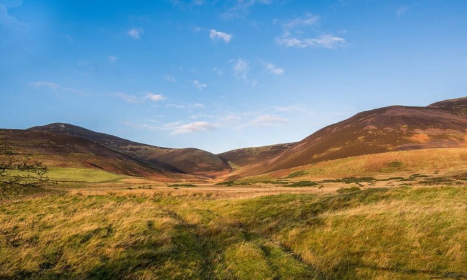 West Linton Cottage | BRAEMAR- Pretty village location close to Edinburgh attractions, cosy pub nearby