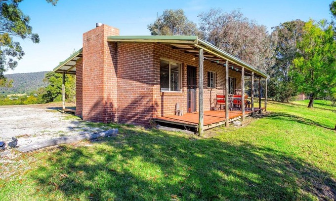 Central Tilba House | Braeside Cabin Two Alphitonia