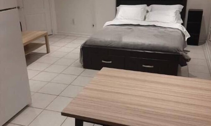 Brampton Apartment | Brampton Oasis. Unique Bachelor Apartment.