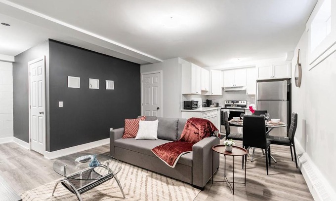 Central Hamilton Apartment | Brand New - 1BR Modern Apt - CENTRAL Location