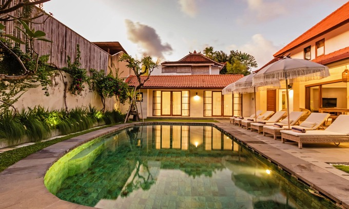 Central Seminyak Villa | BRAND NEW 5 BR with Enclosed Living 2 mins to Eat Street
