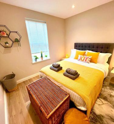 Boscombe Apartment | Brand New Apt -Coastal Breeze 1-bedroom apartment in Bournemouth with free parking- sleeps 4 ppl- internet