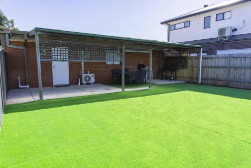 Werribee House | Brand New Backyard Guest House in Werribee CBD