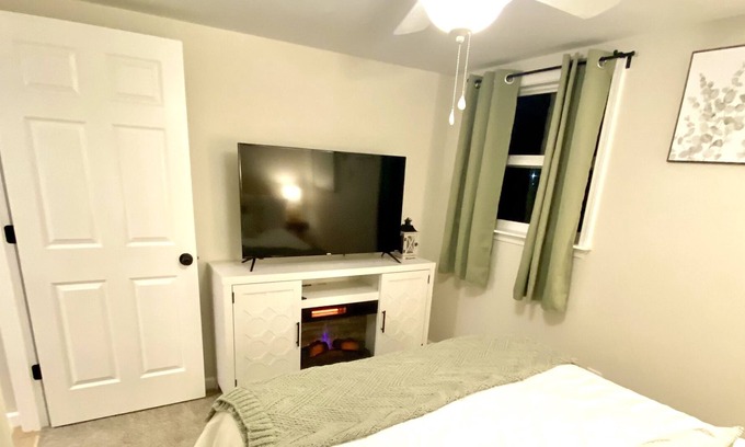 Birch Run Township Cabin | Brand New Boho Cabin in the Woods with Farm Animals near Frankenmuth NO PETS