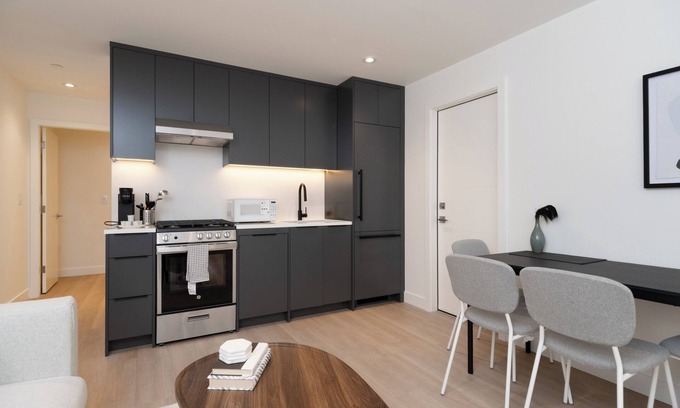 West Vancouver Villa | Brand New Cozy Suite near Collingwood School