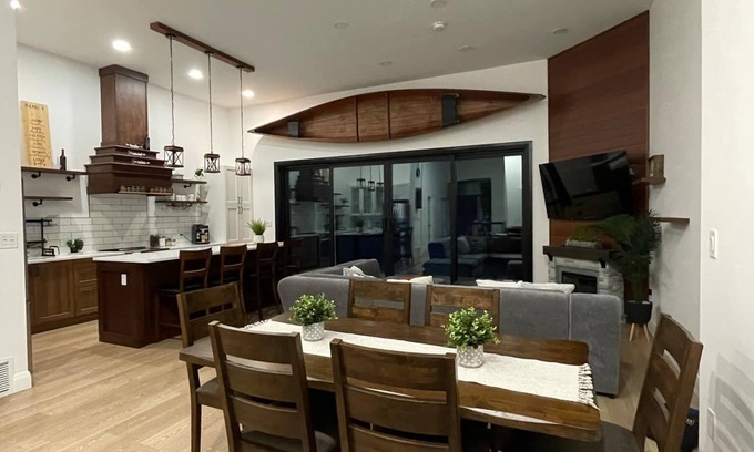 Calabogie House | Brand new home, lakefront with Level 2 EV charger, Starlink high speed internet