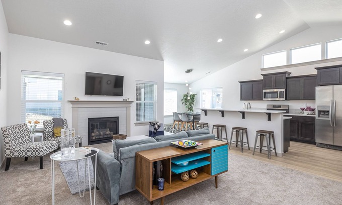 West Richland House | Brand New House Built in 2021 Sleeps 8 Near Everything!