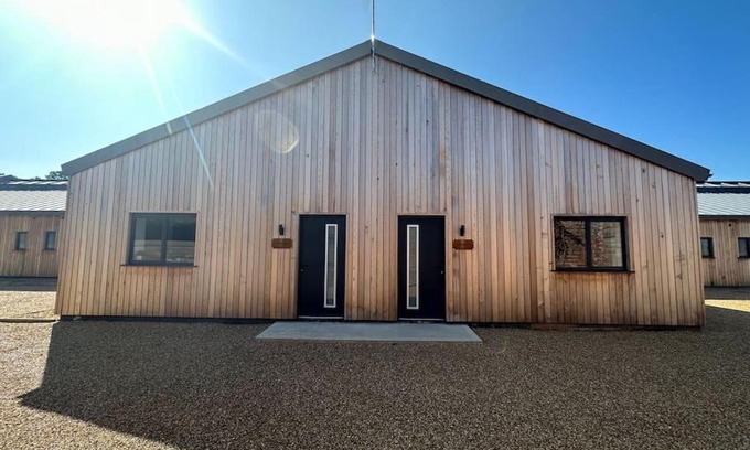 Tunstead House | *BRAND NEW* Lop Barn - Barn conversion