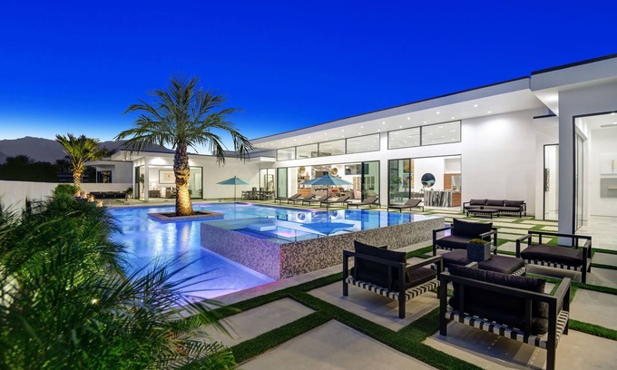 Magnesia Falls Cove House | Brand New Luxury Vacation Rental, Private Resort Style Pool & Spa 8