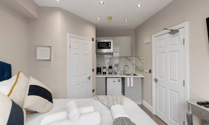 Seven Sisters Apartment | Brand New Stunning and Cosy Studio - Very Central