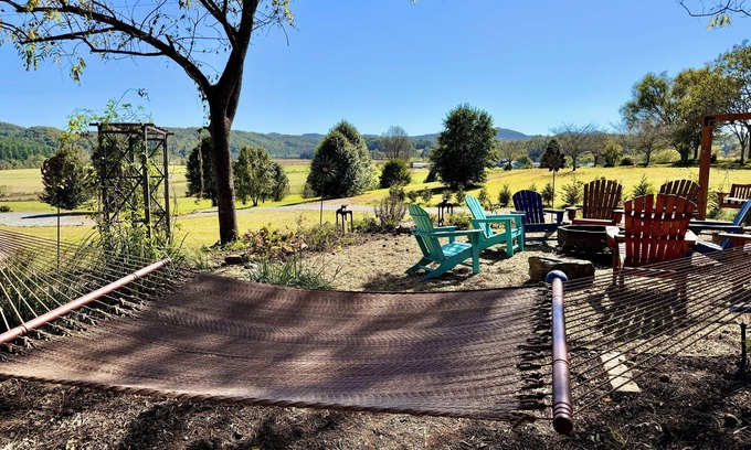 Brevard Cottage | BRAND NEW - THE KING OF THE HILL - W HOT TUB AND PRIVATE BACKYARD