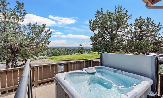 Powell Butte Cabin | Brasada Ranch | 2 King Suites | Beautiful Views