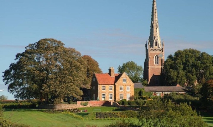 Braunston Cottage | Braunston Manor Cottage: 4-poster beds & ensuites