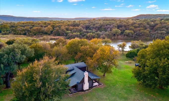 Graford Cabin | Brazos Riverfront Cabin - Near PK Lake & Rocker B Ranch!