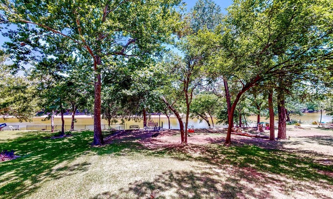 Glen Rose House | Brazos Riverfront Home on Large Waterfront Lot with Private Hot Tub & Canoe