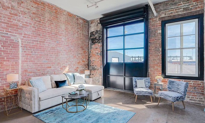 Newport News Apartment | Breakfast Tiffany s Downtown Newport News