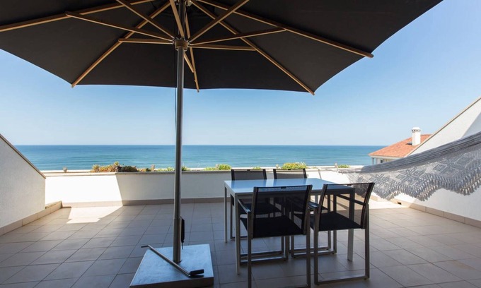 Pedra do Ouro Apartment | Breakfast with a Seaview