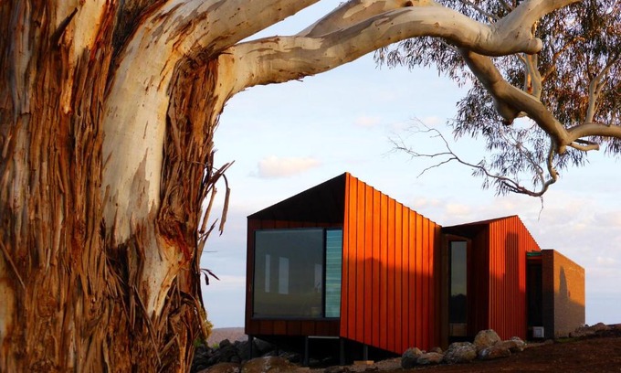 Elevated Plains House | Breakneck Gorge Oikos