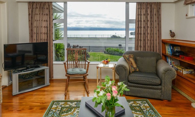 Napier Cottage | Breakwater Cottage - Napier Holiday Home