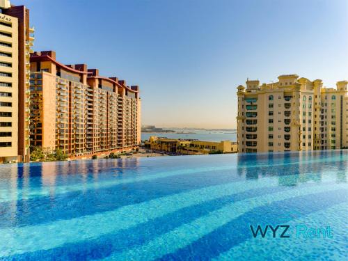 Palm Jumeirah Apartment | Breathtaking 1BR in Palm Tower, with Sea View