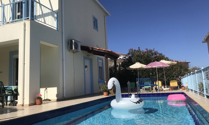 Kefalas Villa | Breathtaking Mountain,Sea Views with pool Wifi near shops and offers available
