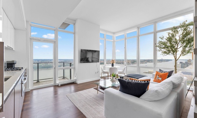 Hell's Kitchen Apartment | BREATHTAKING SKYLINE VIEWS! Corner Luxury 2BR/2BA near Times Sq + Video Tour