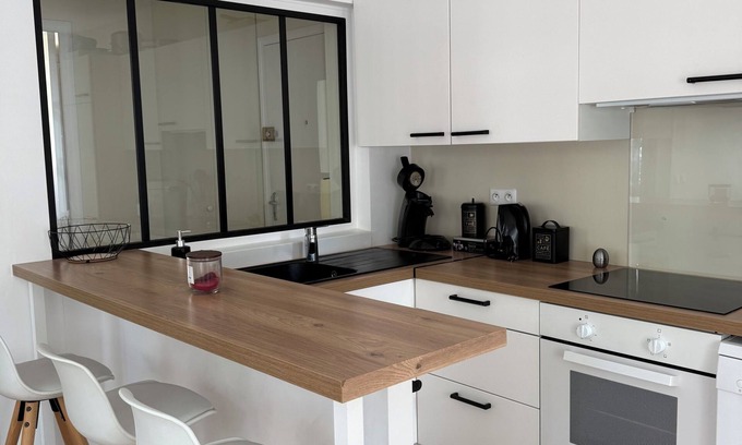 Mantes-la-Jolie Apartment | Breathtaking view of the Collegiate Church - all on foot!