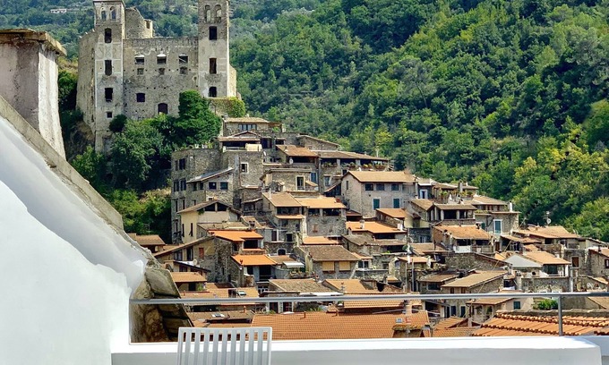 Dolceacqua House | Breathtaking views of the Castle and Roman Bridge, 4BEDS, 4BATHS, AC, FREE WIFI