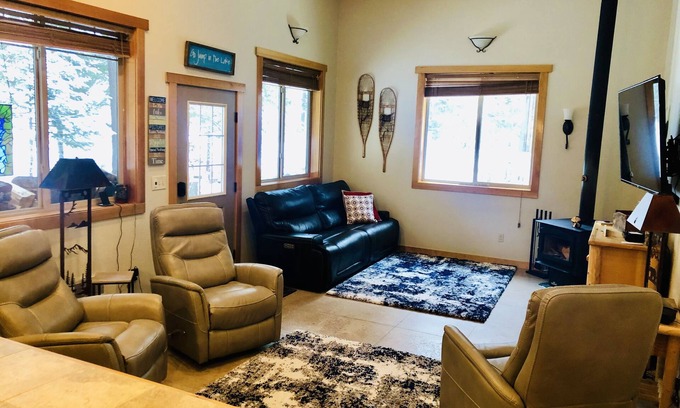 Coolin House | 🏔Breathtaking views of priest lake whether in the woods or on the water🏞