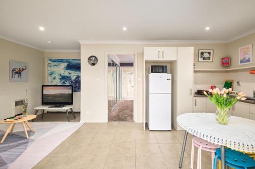 Kingston Apartment | Breeza Haven - Your Home Away From Home