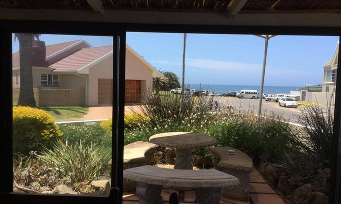 Kidd's Beach Bed & Breakfast | Breeze Inn Bed and Breakfast