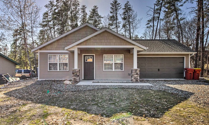 Breezy Point Cabin | Breezy Point Cabin w/Fire Pit - Walk to Lake